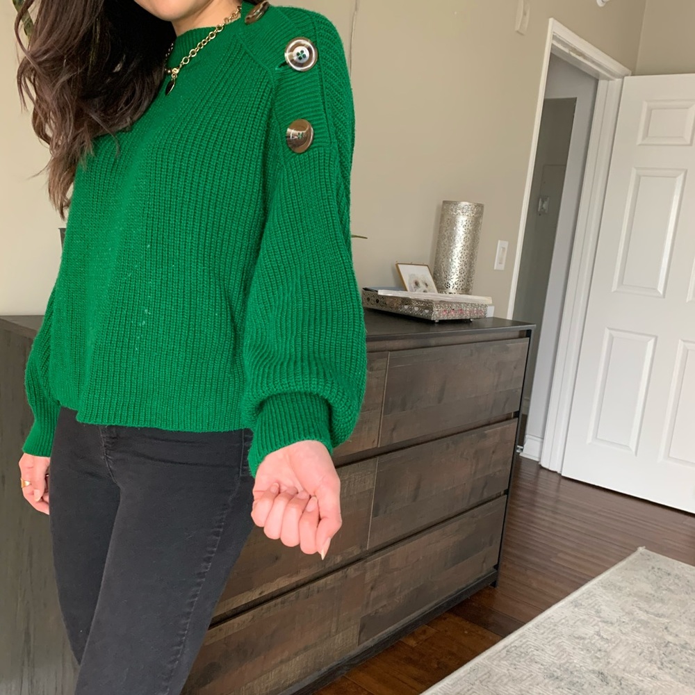 Top shop crop green sweater button detail